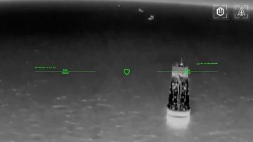 Очередные кадры ударов по 9 танкерам в том же массовом скоплении в Азовском море, опубликованные противником