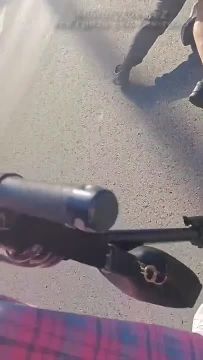 В Киеве женщина залила газовым баллончиком полицаев, которые бусифицируют мужика