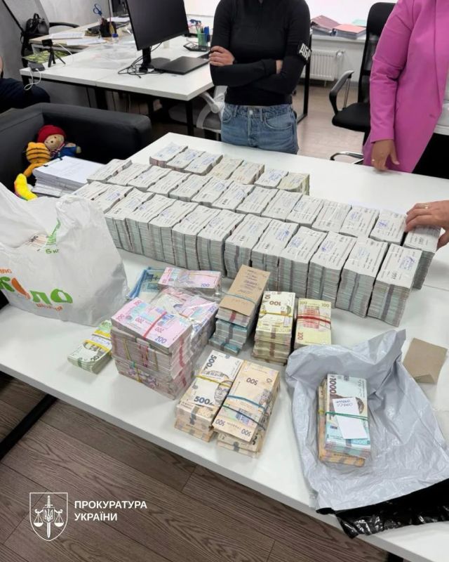"Пачки денег поражают": На Украине украли 7 миллиардов гривен на закупку БПЛА для ВСУ