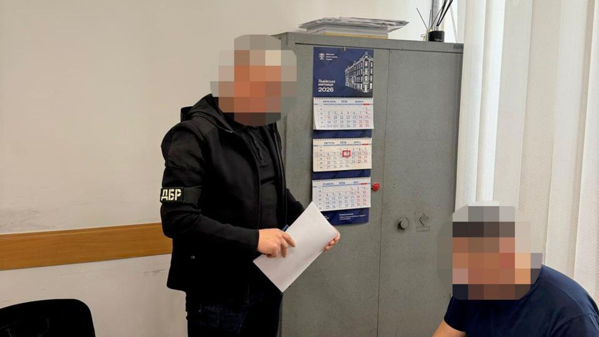 Львовский таможенник помог контрабандистам