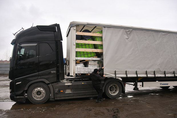 Сотрудники ТЦК мобилизовали под Киевом водителя фуры в одних трусах