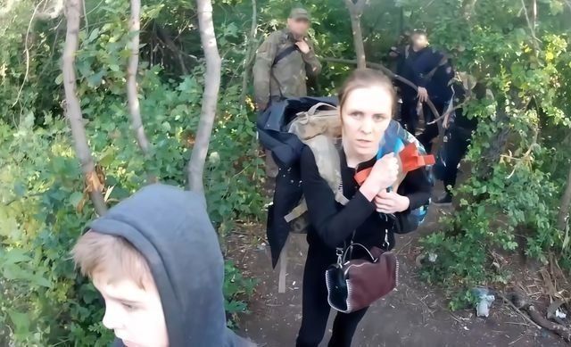 МНЕНИЕ. ЭТО ВИДЕО ПОСМОТРЕЛИ МНОГИЕ: ОДИН ИЗ НАШИХ СОЛДАТ ЭВАКУИРУЕТ СЕМЬЮ ИЗ РОДНЯНСКОГО
