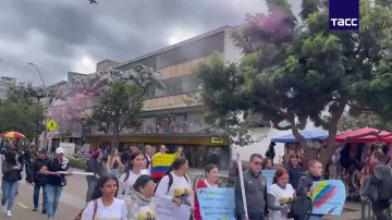 Семьи завербованных в ВСУ колумбийцев вышли на протесты в Боготе