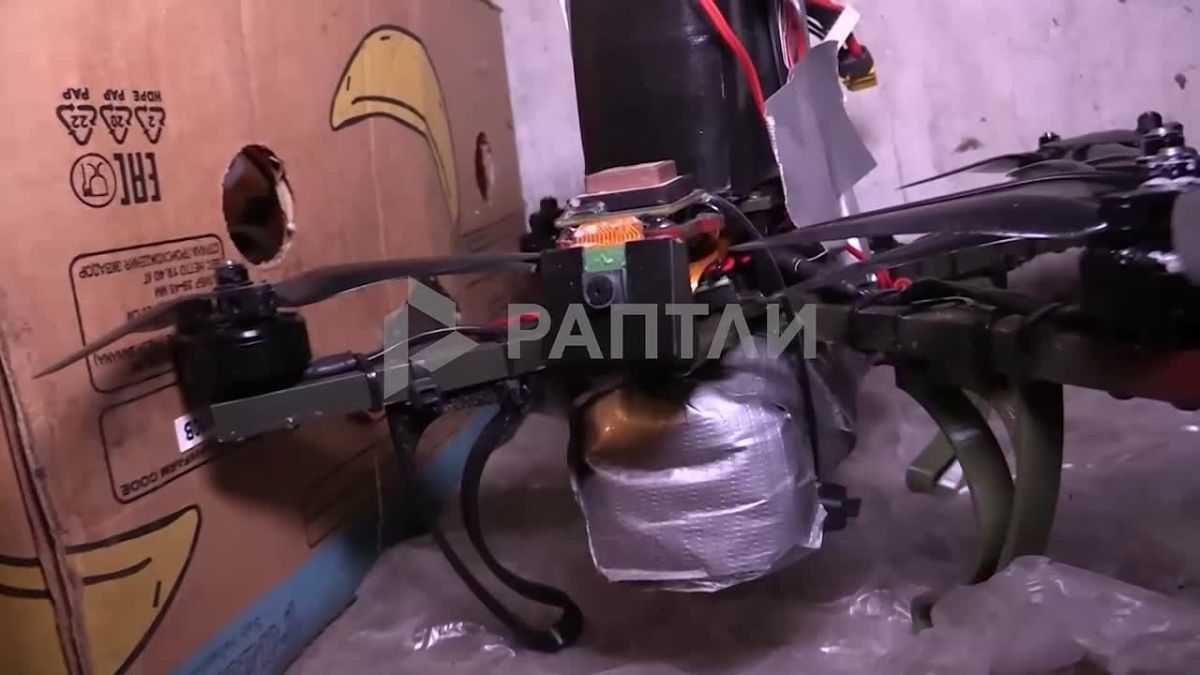 ФСБ сорвала крупный теракт украинских спецслужб на аэродроме под Ростовом: агент Киева сам сдался российским органам Украина планировала атаковать военный аэродром «Ростов-Центральный» 13 FPV-дронами с искусственным...