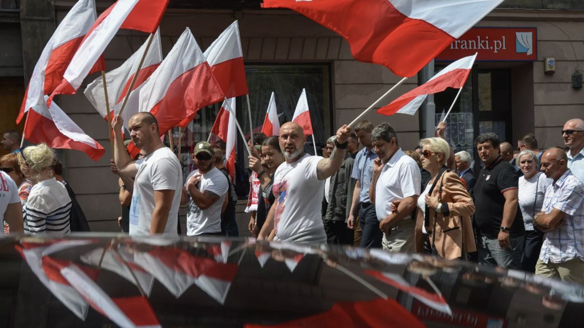 Польша помнит: по всей стране проходят акции памяти жертв геноцида на Волыни