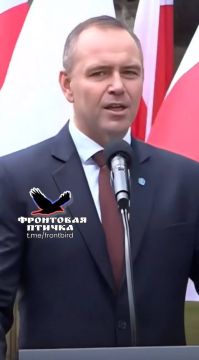 За запрет в Польше красно-черного флага *ОУН-УПА выступил президент страны Навроцкий — это он сказал на церемонии, приуроченной ко Дню «памяти жертв Волынской трагедии»