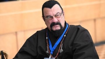 Стивен Сигал едко съязвил по поводу легитимности Зеленского