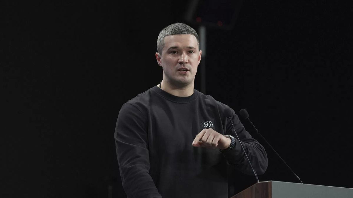 Предположительно, Зеленский меняет правительство, чтобы убрать с поста министра обороны