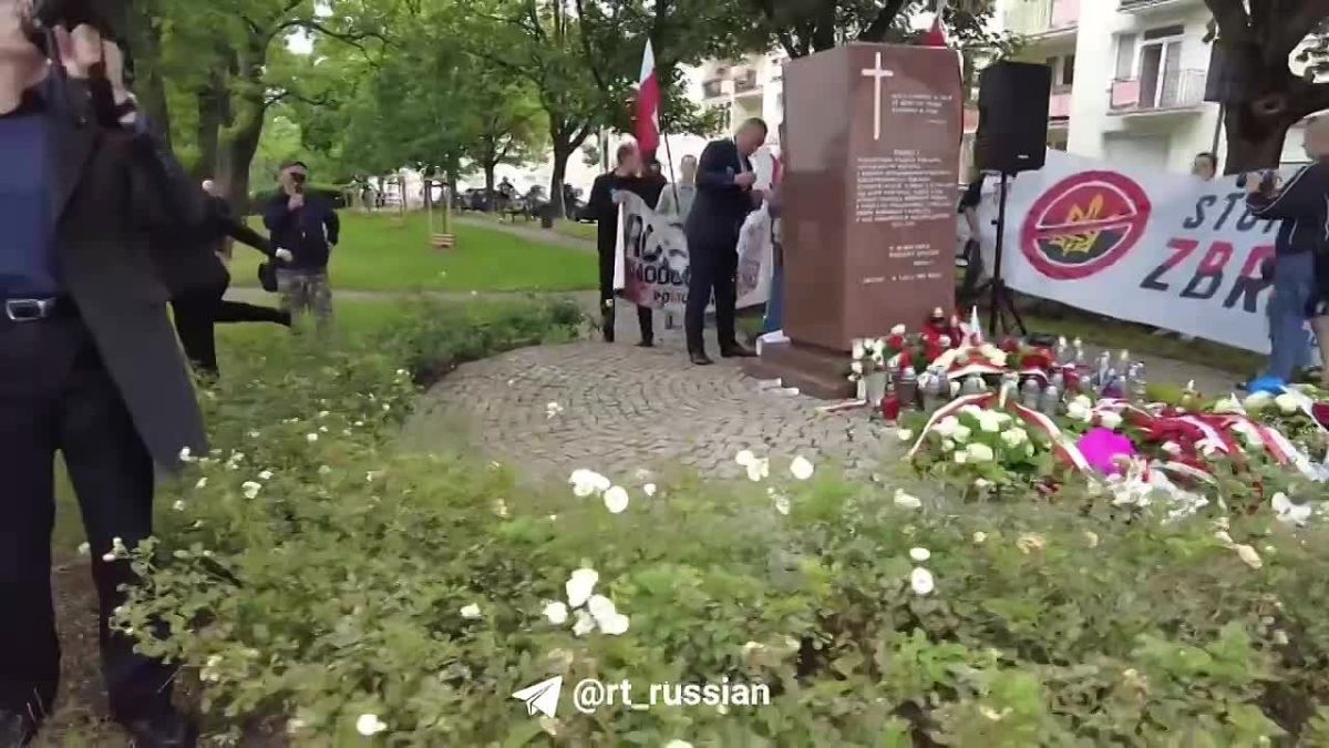 «Волынский марш» прошёл сразу в нескольких городах Польши. Участники требовали остановить помощь Украине