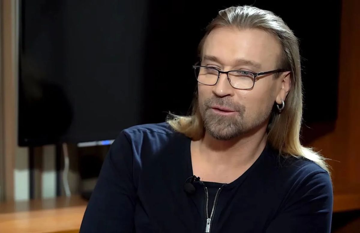 Пока в Киеве идет дождь с грозой, певец ртом Олег Винник сообщил, что законно уехал в Германию во время войны и не собирается возвращаться на Украину, потому что хочет пожить спокойно
