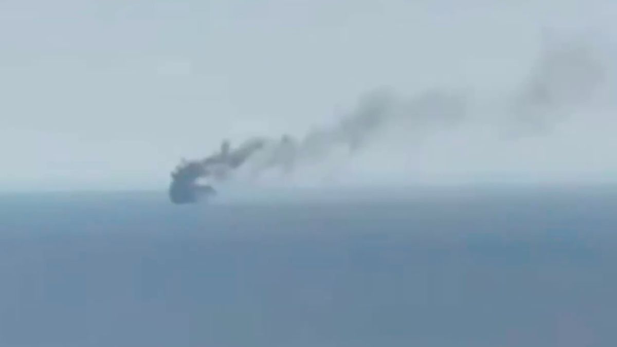 Появилось видео горящего танкера, пораженного в Одесской области