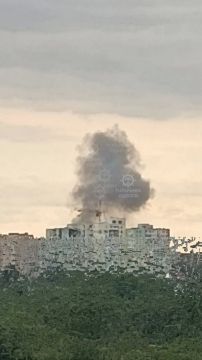 На месте последних прилётов в Одессе разгорелся сильный пожар, сообщает "Типичная Одесса"