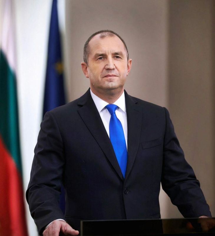Болгария выходит из "коалиции желающих", объявил премьер Румен Радев