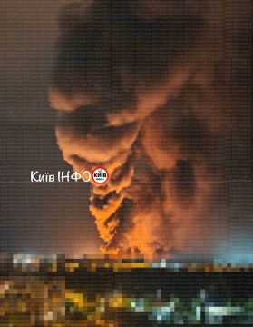 Крупные пожары вспыхнули в Киеве после серии ракетных ударов