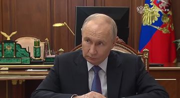 Владимир Путин встретился в Кремле с заместителем председателя правительства Маратом Хуснуллиным Вице-премьер РФ доложил президенту о стремительном развитии строительной отрасли, о ходе жилищного и дорожного строительства...