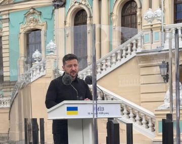 Марина Ахмедова: Так Зеленский сегодня общался с нацией - за пуленепробиваемым стеклом