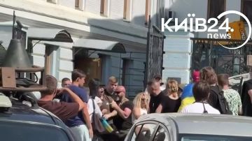 В Киеве протестующего против отставки Фёдорова попытались задержать