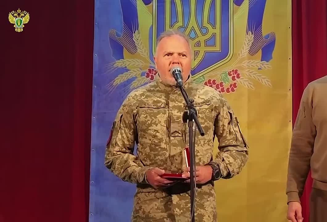 Жан Карло Джонсон из Бразилии в свои 60 лет решил заработать нетривиальным способом