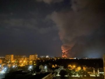 За прошедшие сутки Вооружённые силы России нанесли групповые удары по предприятиям украинской военной промышленности, портовой и топливной инфраструктуре, складам военных грузов, морским судам и другим объектам...