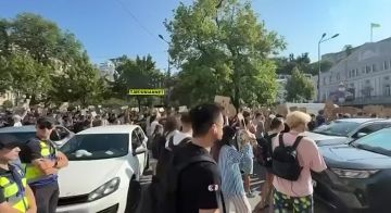Зеленскому грозят новым майданом: Киев взбунтовался после отставки Федорова