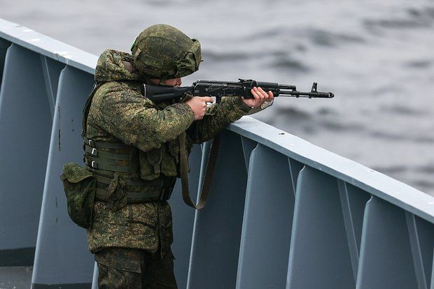 Минобороны России заявило об ударе по катеру ВСУ в районе острова Змеиный