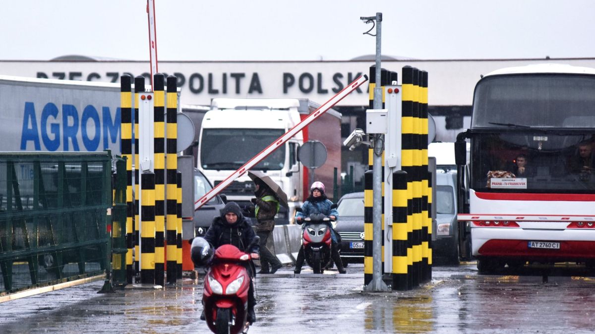 В Польше резко возросло число нападений на украинцев из-за ксенофобии — Rzeczpospolita