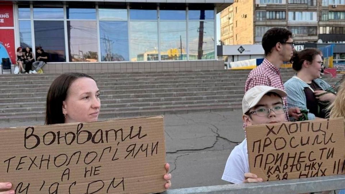 На Украине множатся майданы против Сырского