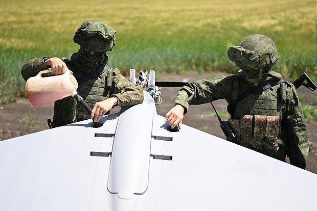 МО России: «Герань-4 Сикер» и «Гербера Сикер» поразили контейнеровоз у острова Змеиный