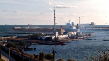 У Украины начались проблемы с перевозками зерна через черноморские порты, пишет Financial Times