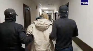 ФСБ показала кадры задержания в Крыму женщин, которые работали на спецслужбы Украины