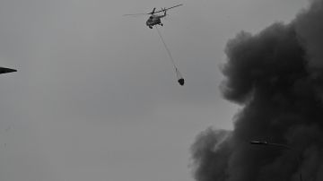 В Запорожье горят склады: бушует мощный пожар