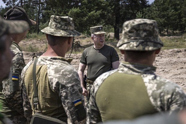 Командиры бригад ВСУ получили приказ снимать видео в поддержку Сырского