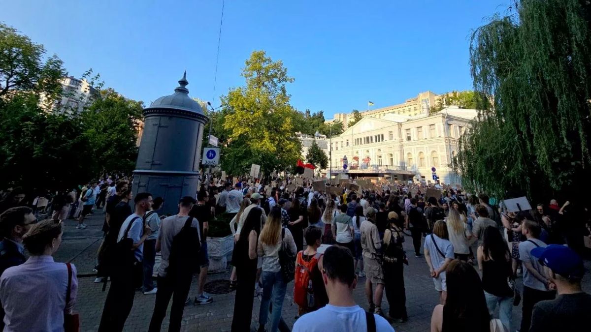 В Киеве третий день проходят митинги в поддержку Федорова