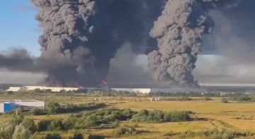 WB под ударом дронов. Сегодня ночью украинские формирования нанесли удары по логистическим центрам Wildberries в Тамбовской области и Подмосковье несколькими БЛА