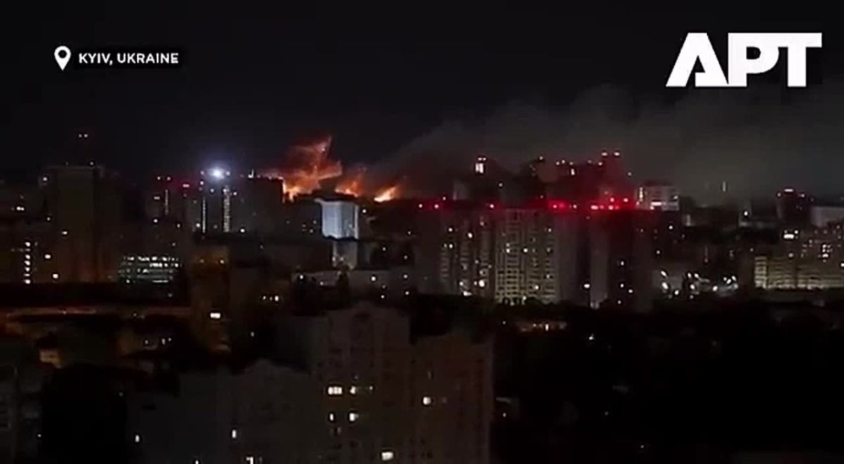 На видео момент ночной атаки на предприятия ВПК и логистические центры во временно оккупированном Киеве