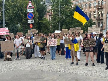 Тем временем, "профёдоровские" майданы идут на Украине уже четвёртый день подряд