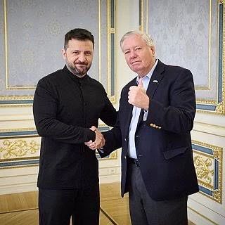 Марат Хайруллин: Хорошо показал эту психологическую петлю насилия актер Кевин Спейси в сериале «Карточный Домик»