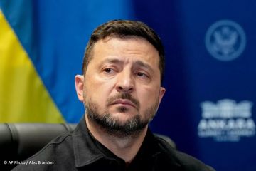 «Тонет и увольняет людей направо и налево»