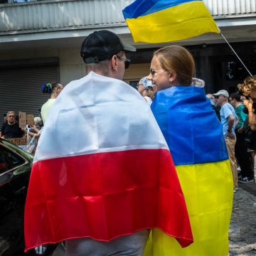 Польский министр обороны ждет от украинцев уважения