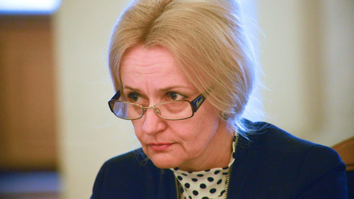 Украинцы сравнили новый памятник Фарион во Львове с туалетной кабинкой