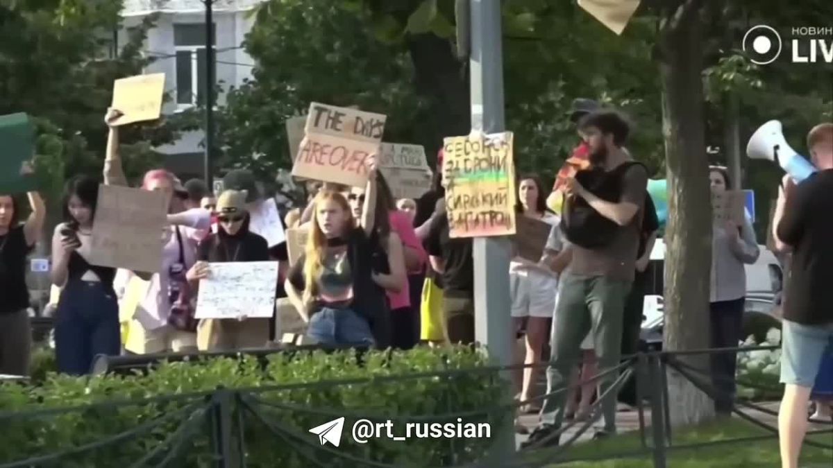 «Сырский, прочь!»: пятый день протестов против главкома ВСУ на Украине, в том числе в Киеве и Одессе