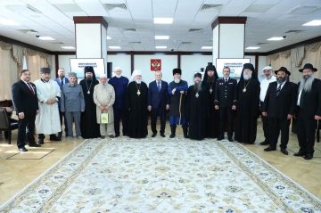 Сегодня в Пятигорске состоялась встреча полномочного представителя Президента Российской Федерации в Северо-Кавказском федеральном округе Юрия Чайки с представителями религиозных объединений субъектов округа
