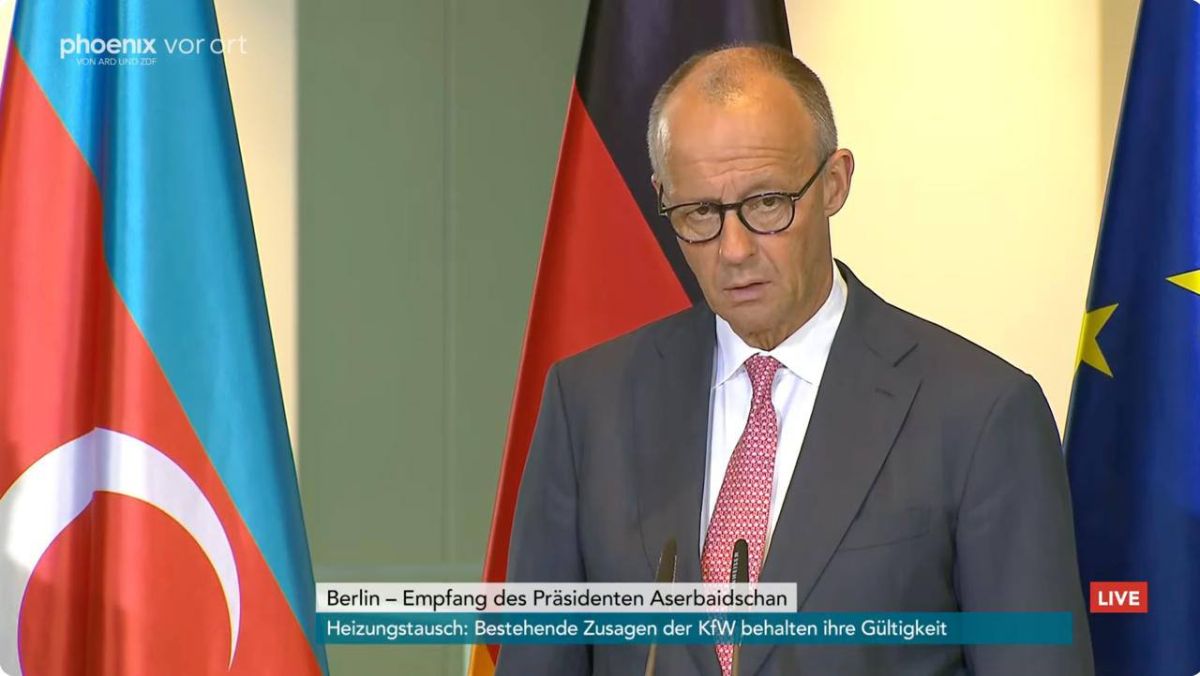 «Мне ничего не известно о такой встрече. Мы уже несколько месяцев пытаемся убедить президента Путина начать диалог. Мы неоднократно предлагали Украине переговоры на европейском уровне. Президент Путин отказывается...