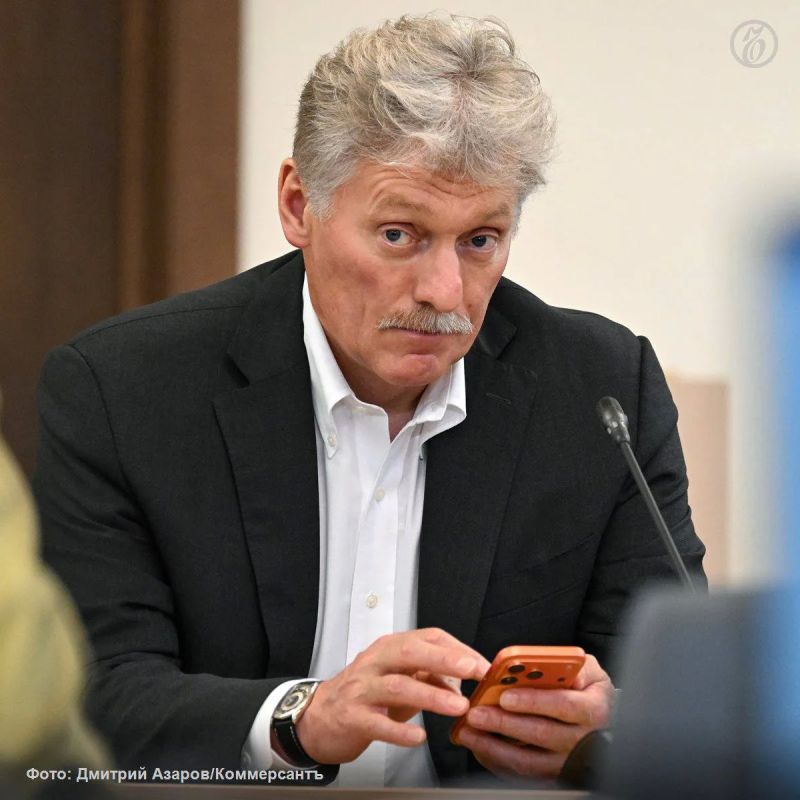 Размещение военных контингентов ЕС и НАТО на Украине для России абсолютно неприемлемо, заявил Дмитрий Песков