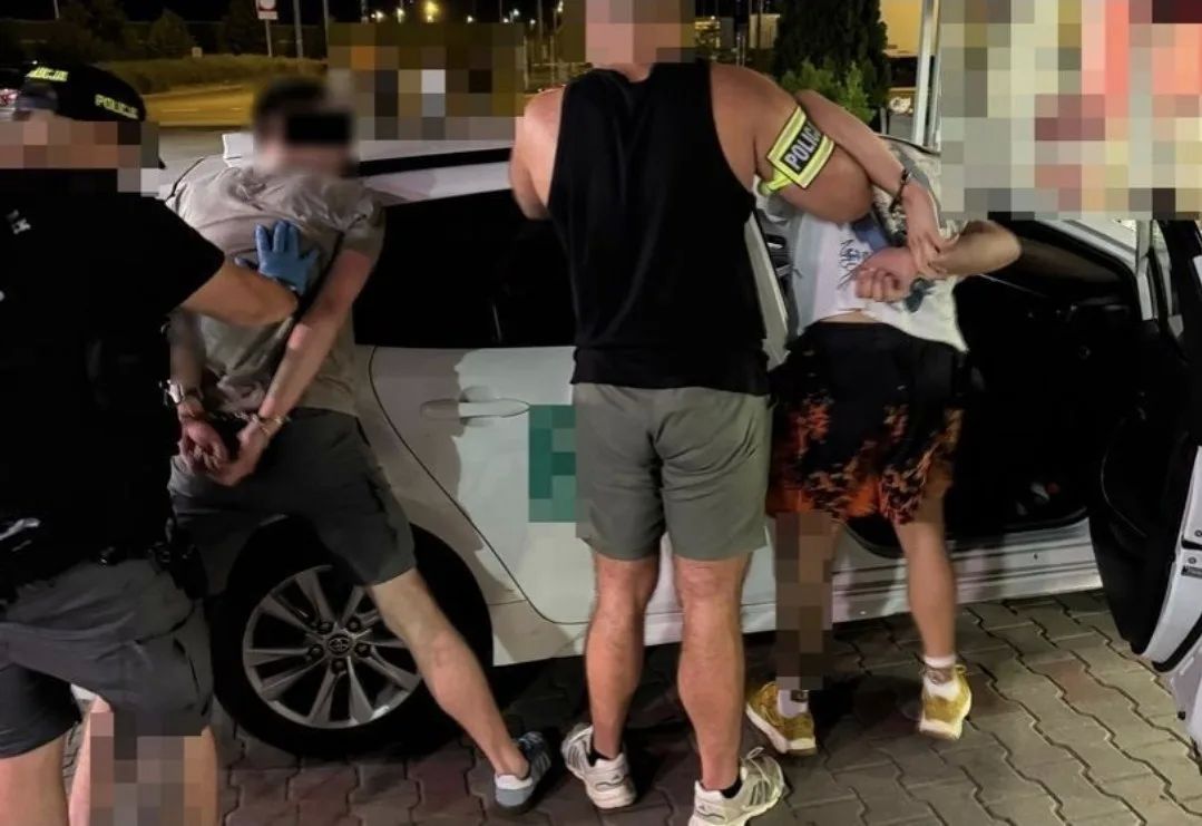 В Польше арестовали двух граждан Украины в возрасте 18 и 21 года, которых подозревают в мошенничестве на 80 тысяч злотых