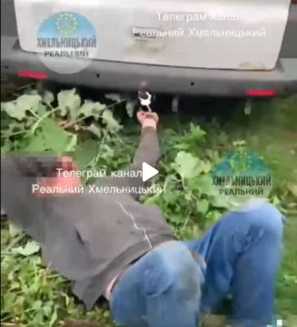 Людоловы приковали наручниками к бусу 61-летнего мужчину в Хмельницкой области