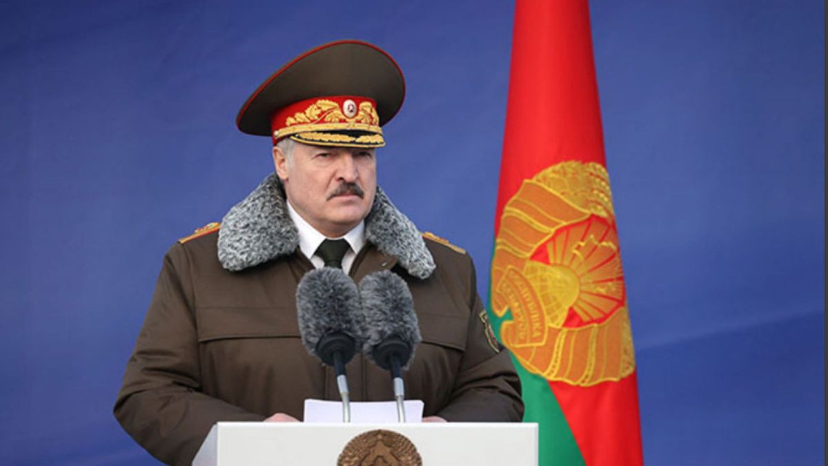 Лукашенко рассказал о битве за урожай, "несунах" и военных на границе с Украиной