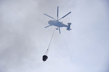 К тушению загоревшегося после атаки ВСУ склада в Краснодаре привлекут вертолет