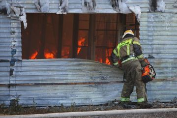 Спасатели локализовали пожар на атакованном ВСУ складском комплексе в Невинномысске