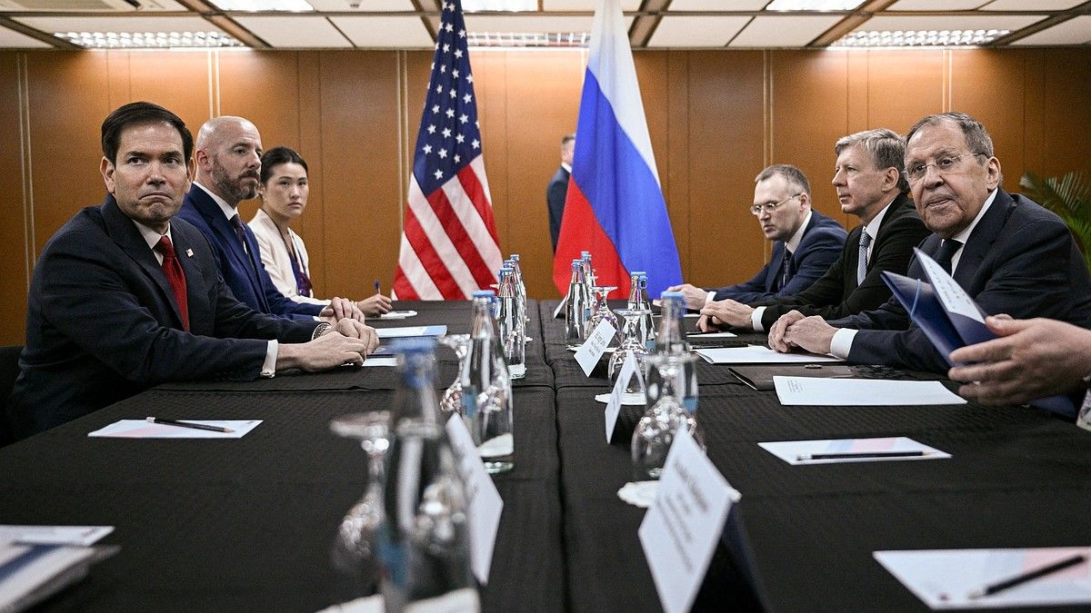 На Трампа надейся, а сам не плошай: что думать о «молниеносной» встрече Лаврова с Рубио